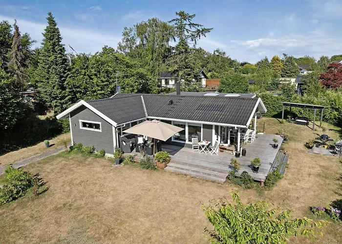 Vibrant Nature Close Near Udsholt Hébergement de vacances